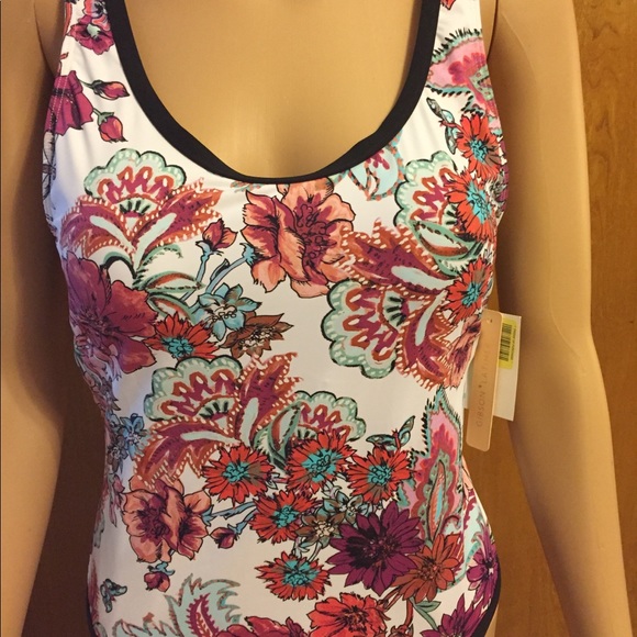 Gibson & Latimer One-Piece Swimsuit - Picture 6 of 8